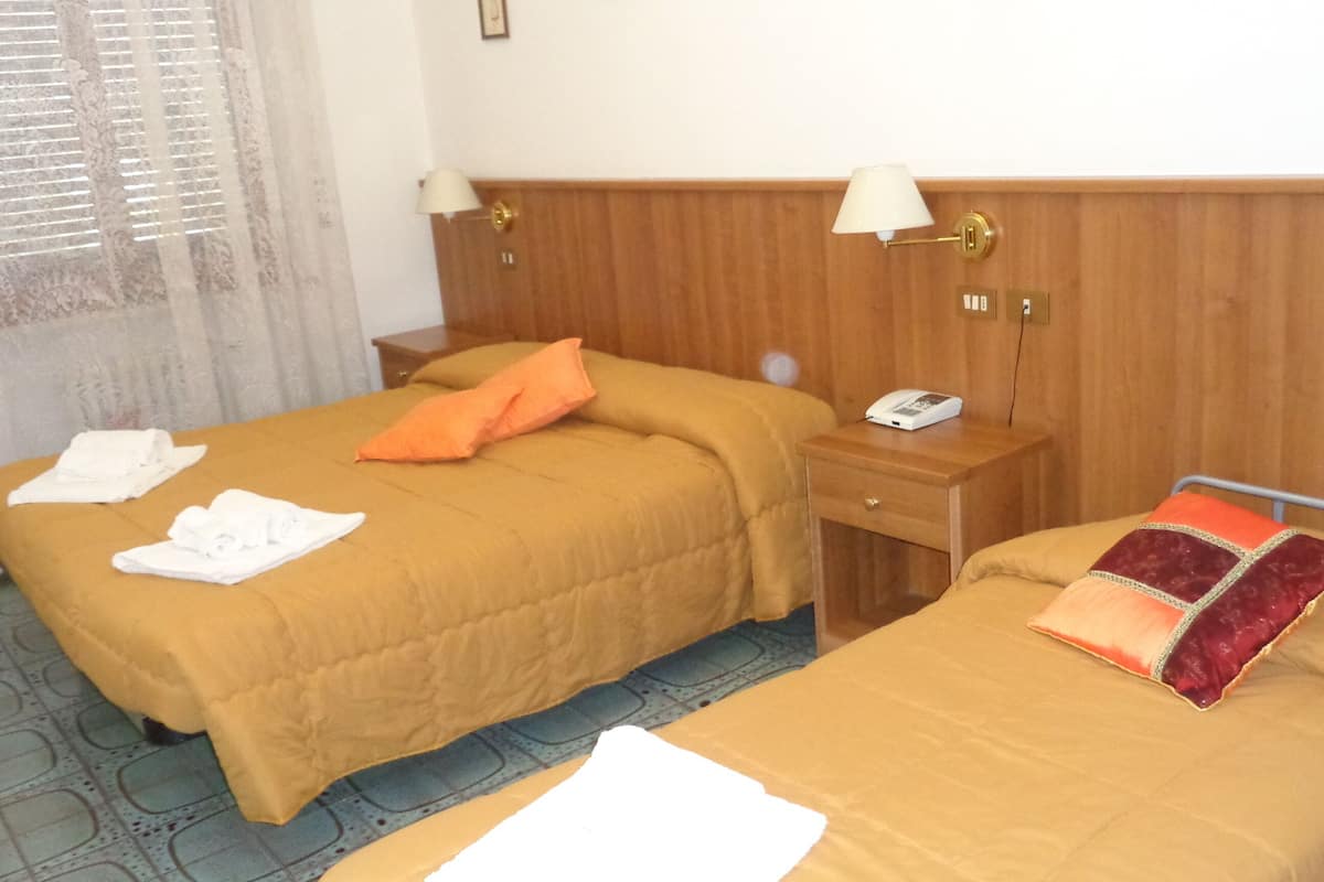 desk, cots/infant beds, rollaway beds, free wifi