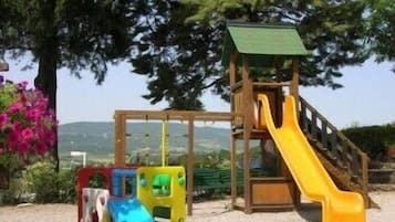 Children’s play area – outdoor