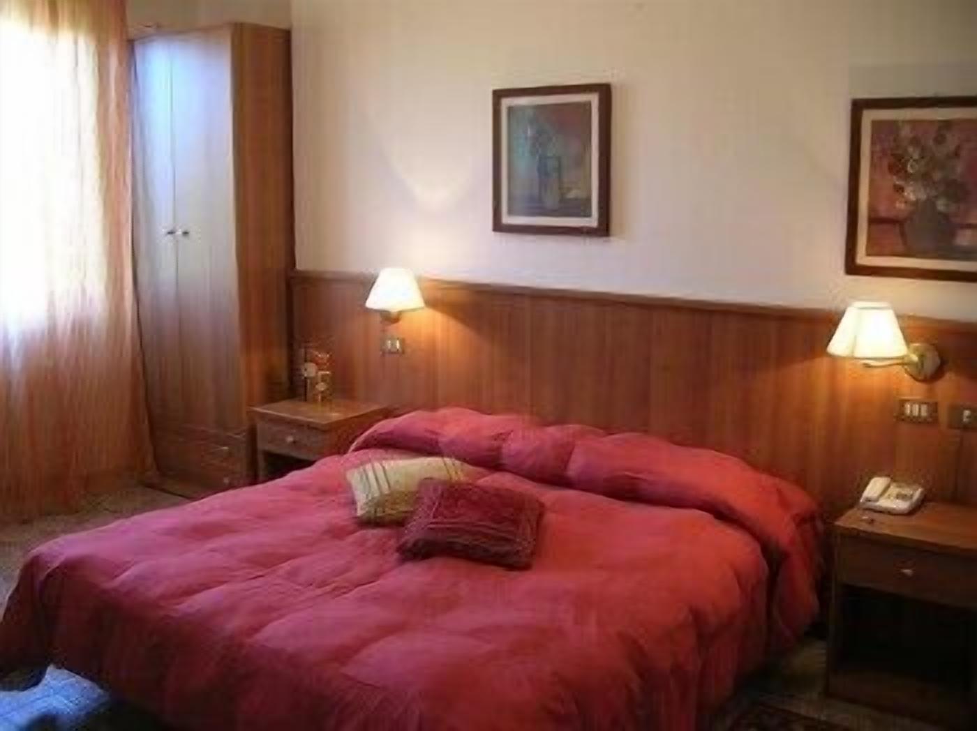 desk, cots/infant beds, rollaway beds, free wifi