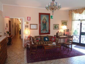 Interior detail - Hotel Rosati (Chiusi)