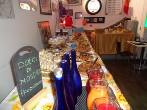 Desayuno buffet todos los días (con cargo)
