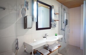 Dusche im Bad