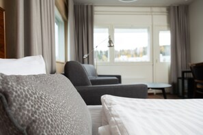 Bureau, fer et planche à repasser, Wi-Fi gratuit, draps fournis