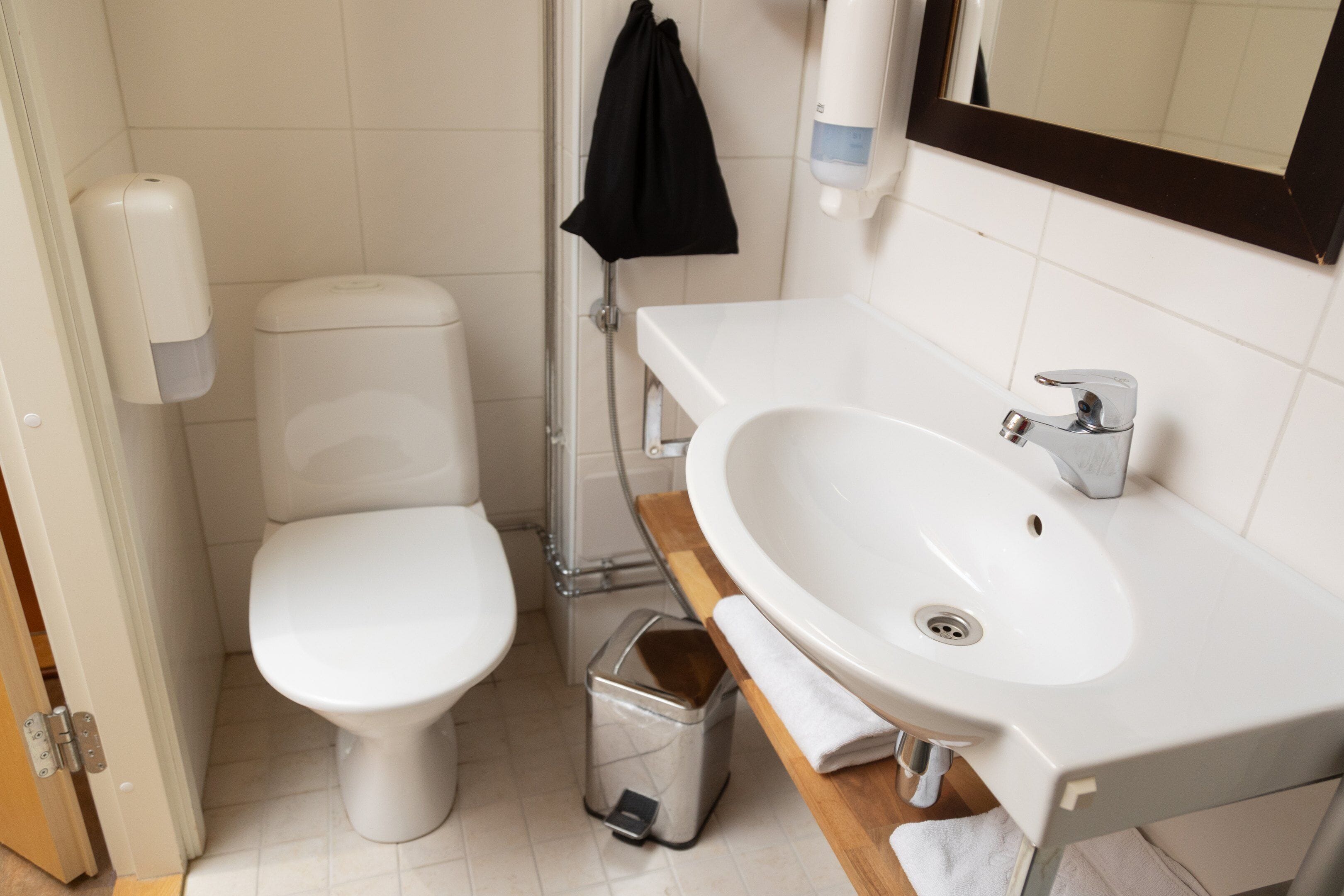 superior single room | desk, iron/ironing board, free wifi, bed sheets