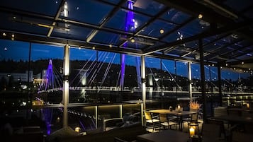 Breakfast, lunch and dinner served