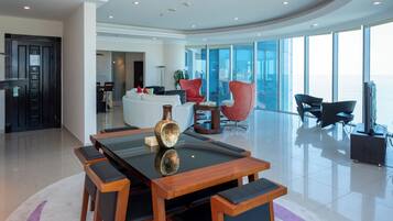 Royal Suite | Living area | TV