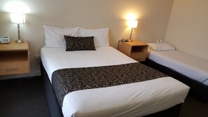 Deluxe Twin Room | Desk, blackout drapes, iron/ironing board, rollaway beds - Dandenong Motel (Dandenong)