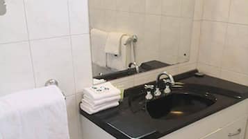 Familienzimmer (For 4) | Waschbecken im Bad