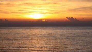 Minibar, una cassaforte in camera, tende oscuranti, ferro/asse da stiro