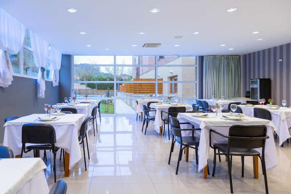 Apartamentos & Hotel - Los Arces de Isla by null