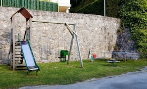 Área de juegos infantiles al aire libre