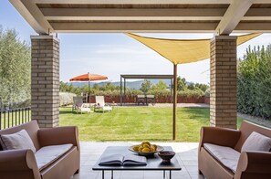 Villa | In-room safe, individually decorated, individually furnished, desk