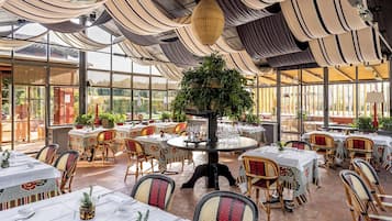 2 间餐厅,供应早餐、午餐和晚餐,意大利菜