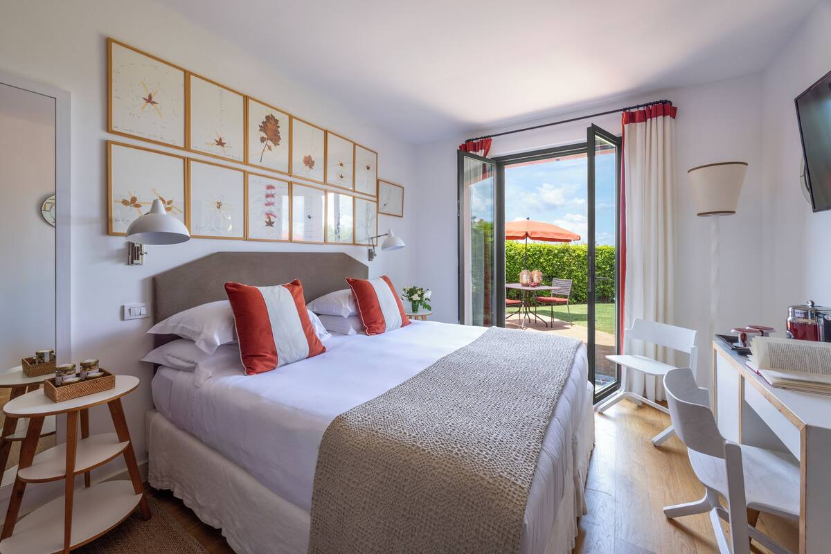 Room (Prestige Garden) | In-room safe, desk, blackout drapes, WiFi (free)