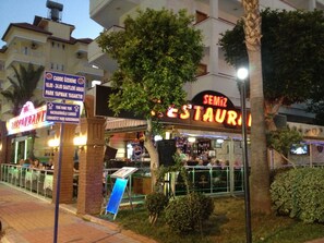 Front of property - Semiz Apart Hotel (Alanya)