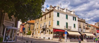 Rodrigo Apartments