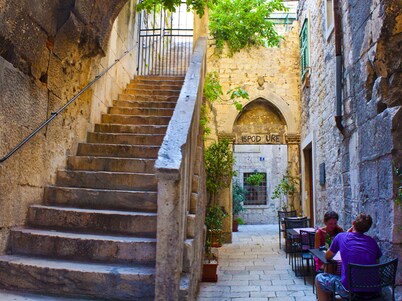 Rodrigo Apartments