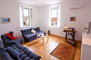 Appartamento due camere da letto per 5 persone | Area soggiorno | TV