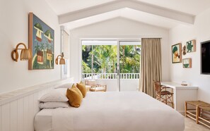 Writers Room | 部屋からの景観