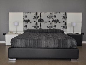 Caja de seguridad en la habitación, escritorio y wifi 