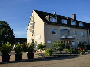 Front of property - Hotel Alt Büttgen (Kaarst)