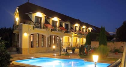 Bajor Panzio Aparthotel Restaurant - Adults Only