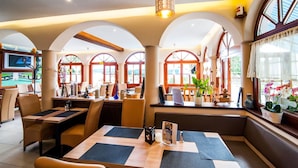Dining - Bajor Panzio Aparthotel Restaurant - Adults Only (Buk)