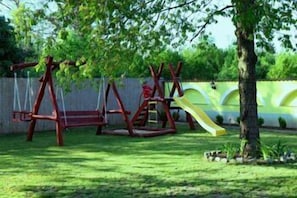 Children’s play area – outdoor