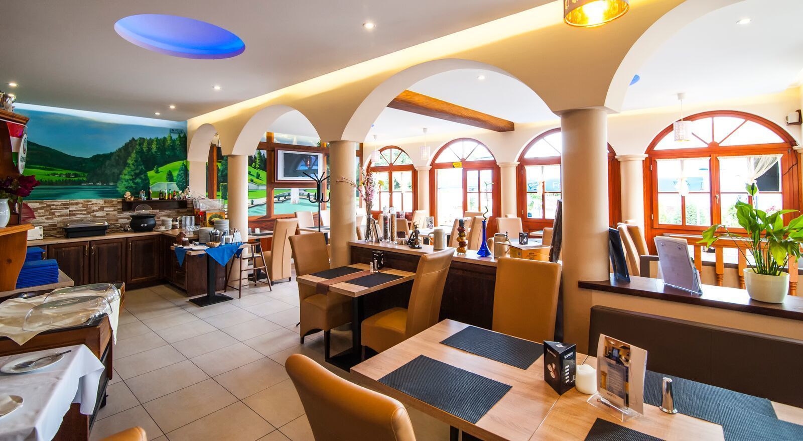 Petit déjeuner buffet (3500 HUF par personne)