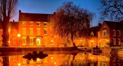 Corse Lawn House Hotel