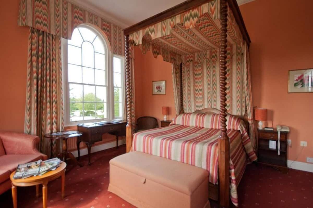 Desk, iron/ironing board, free WiFi, bed sheets