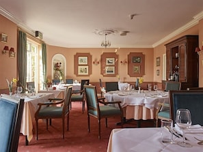 Breakfast, lunch, dinner served; British cuisine