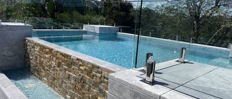 Alberca al aire libre por temporada