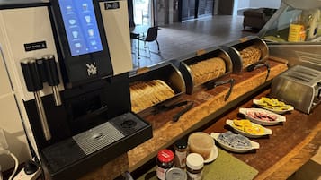 Free daily continental breakfast