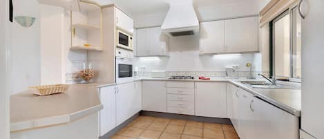 Căn hộ Tiêu chuẩn, 3 phòng ngủ | Bếp riêng | Tủ lạnh, lò vi sóng, dụng cụ pha cà phê/trà, ấm điện