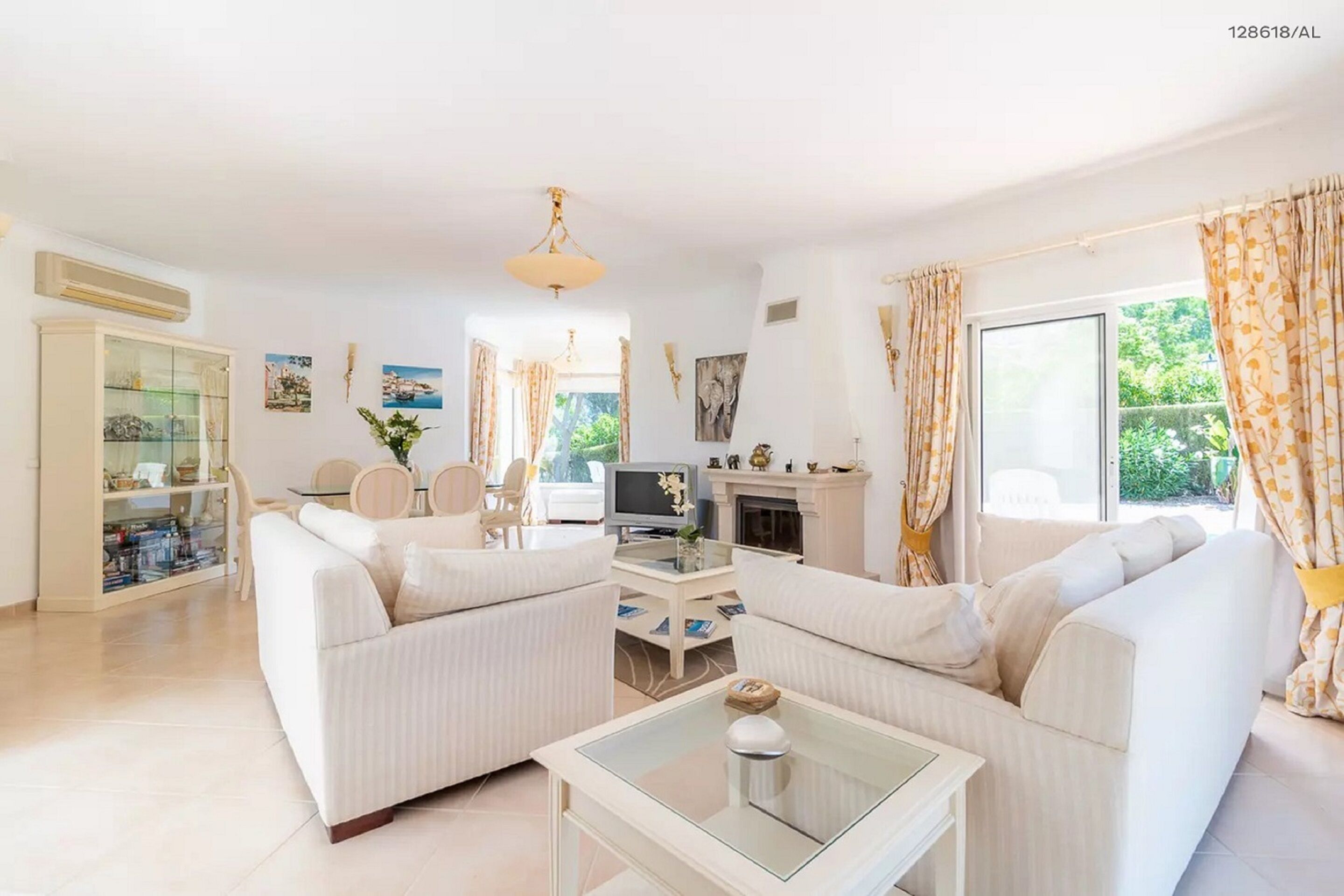 Villa V3 Superior | Living area | TV