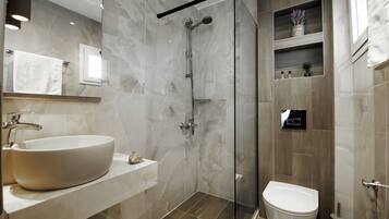Basic Quadruple Room | Bathroom | Shower, rainfall showerhead, towels