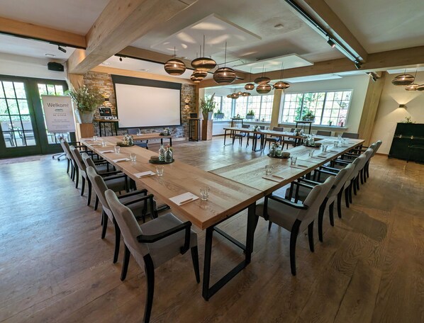 Meeting facility