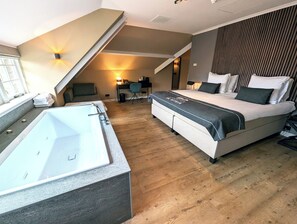 Suite | In-room safe, desk, iron/ironing board, cribs/infant beds