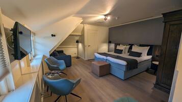 1 habitación, caja de seguridad en la habitación y escritorio