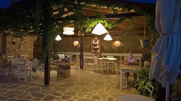 Desayuno (EUR 10 por persona)