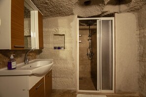 Family Triple Room, 1 Bedroom, Pool View, Garden Area | Bathroom