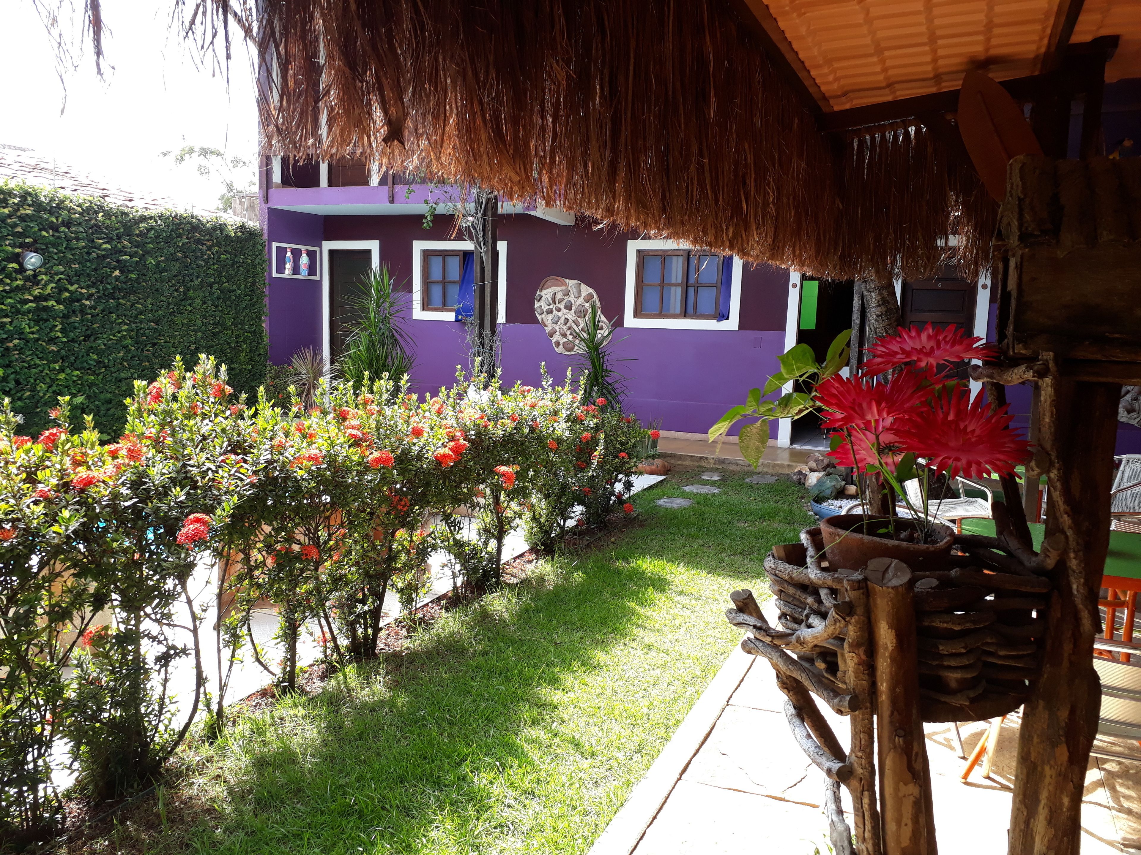 Piscina externa, espreguiçadeiras