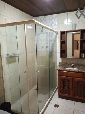 Bathroom shower - Pousada Rio Bracuhy (Angra dos Reis)