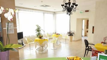 Tägliches inbegriffenes Frühstücksbuffet
