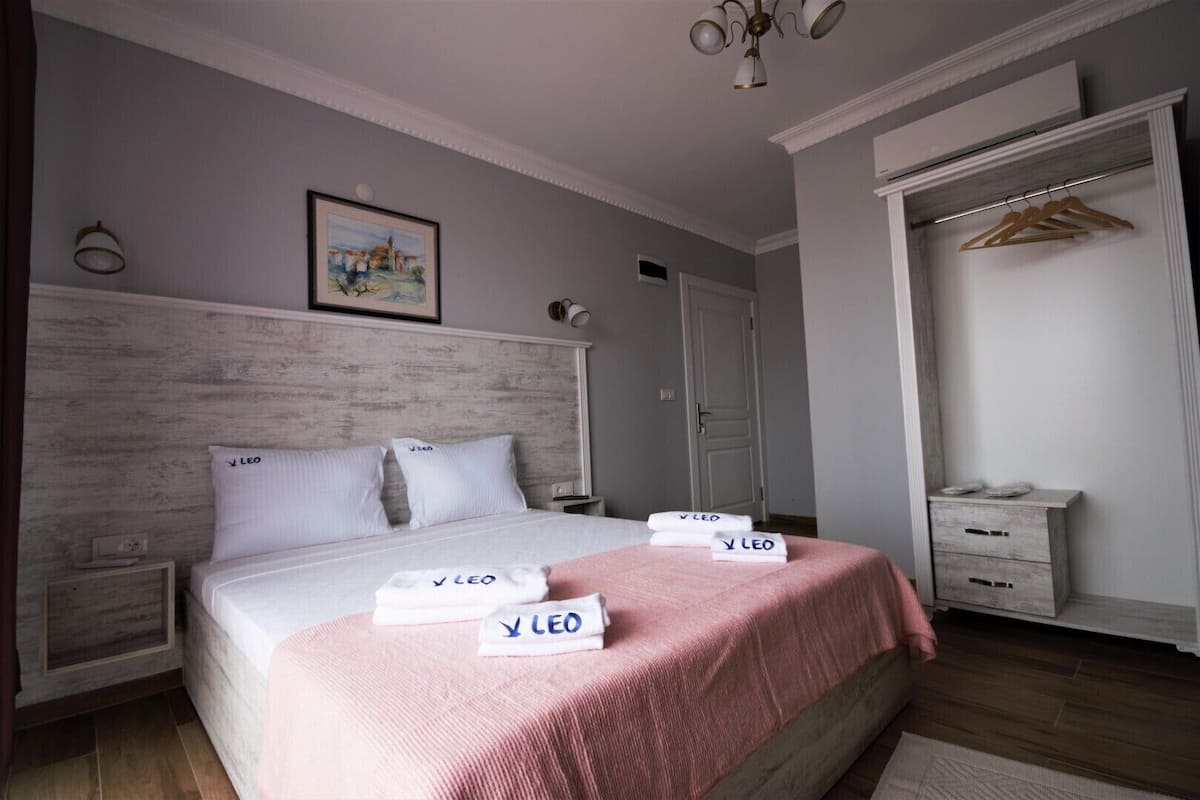 1 bedroom, premium bedding, in-room safe, soundproofing