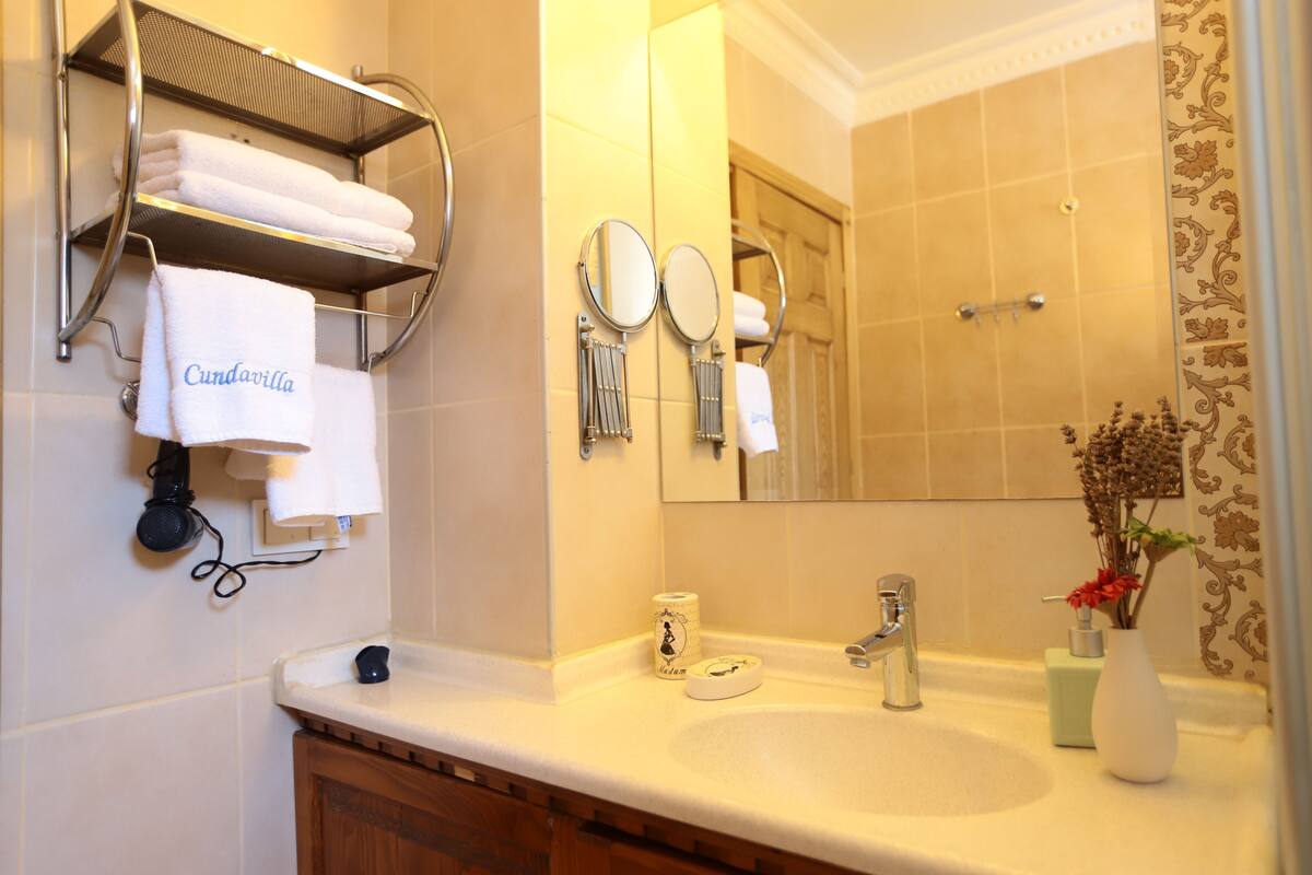 1 bedroom, premium bedding, in-room safe, soundproofing