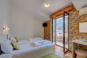 Quarto casal, vista para o mar | Roupas de cama antialérgicas, edredons de pluma, frigobar