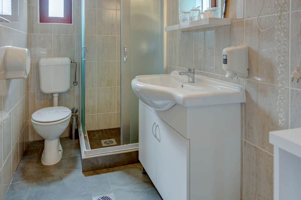 double room, sea view | bathroom | shower, free toiletries, hair dryer, towels