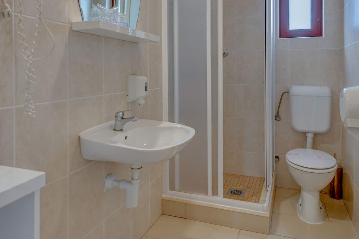 double room, sea view | bathroom | shower, free toiletries, hair dryer, towels